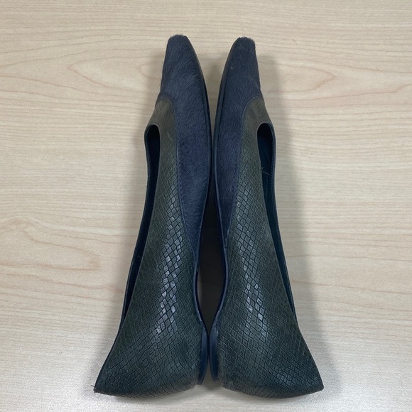 Stuart Weitzman Grey Snake Embossed Leather Flats with Pointy Toe - Picture 6 of 12